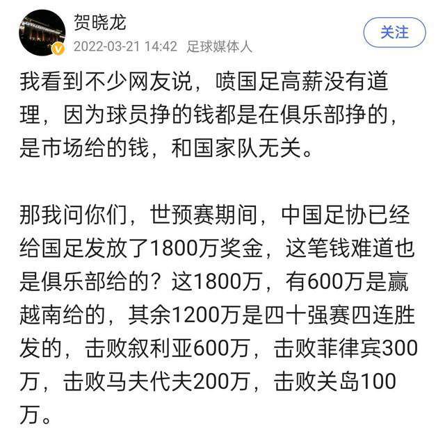 杨若晴用帕子沾了清水，开始为他清洗伤口……她的口气很清淡随意，其实心里也是有点担忧的。